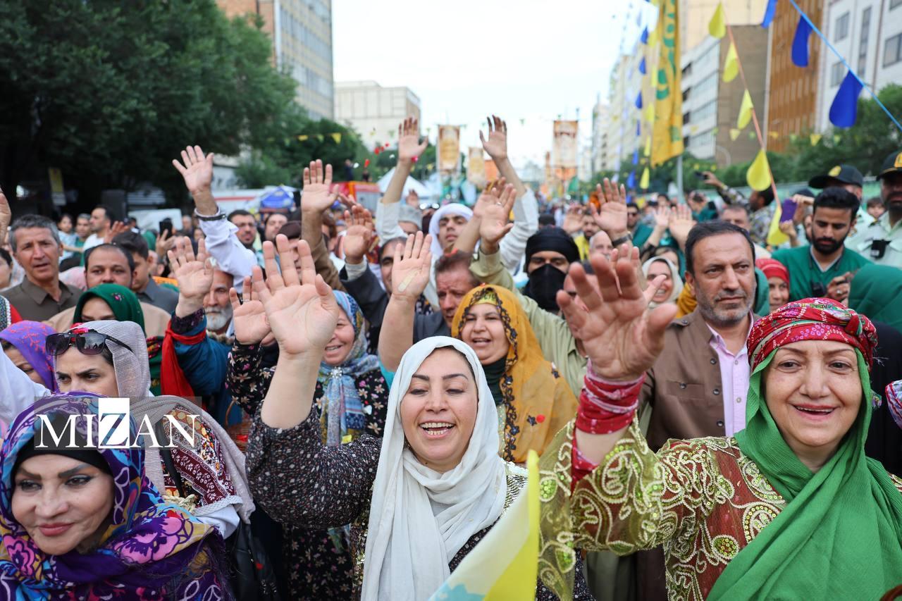 امام رضا! ببین چقدر دلتنگ در تهران داری امام رضا! ببین چقدر دلتنگ در تهران داری