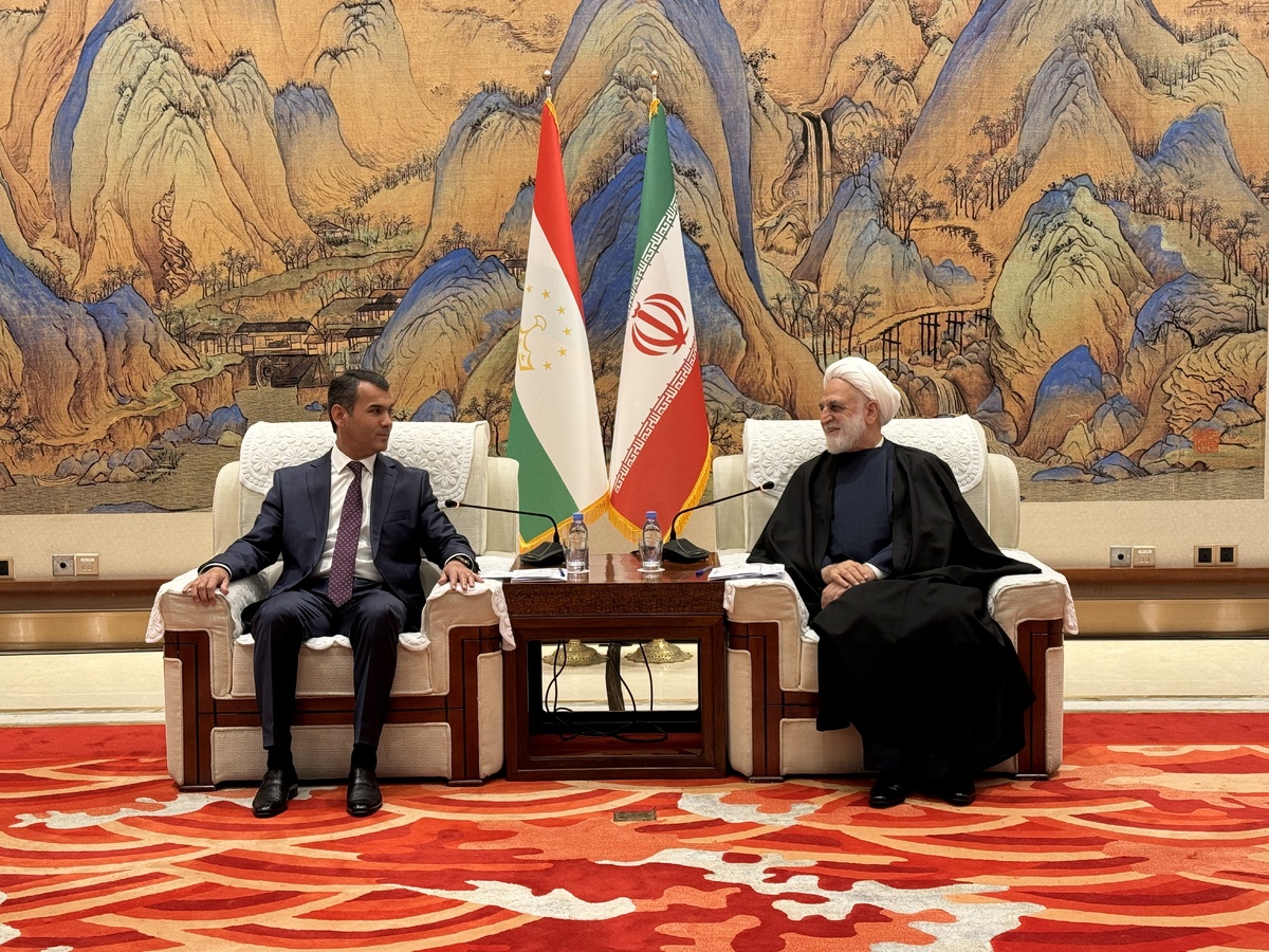 دیدار حجت‌الاسلام والمسلمین محسنی‌اژه‌ای با عالی‌ترین مقام قضایی تاجیکستان در حاشیه اجلاسیه شانگهای