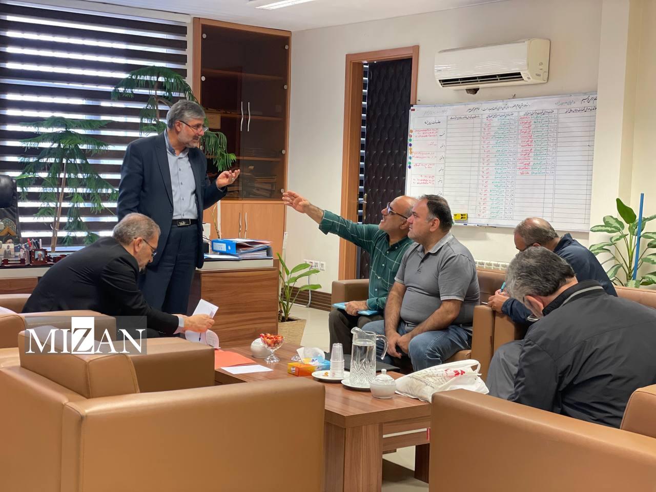 رئیس مرکز وکلا و معاونان این مرکز به مشکلات حقوقی و قضایی ۲۵ مراجعه‌کننده در مرکز ارتباطات مردمی قوه قضاییه رسیدگی کردند