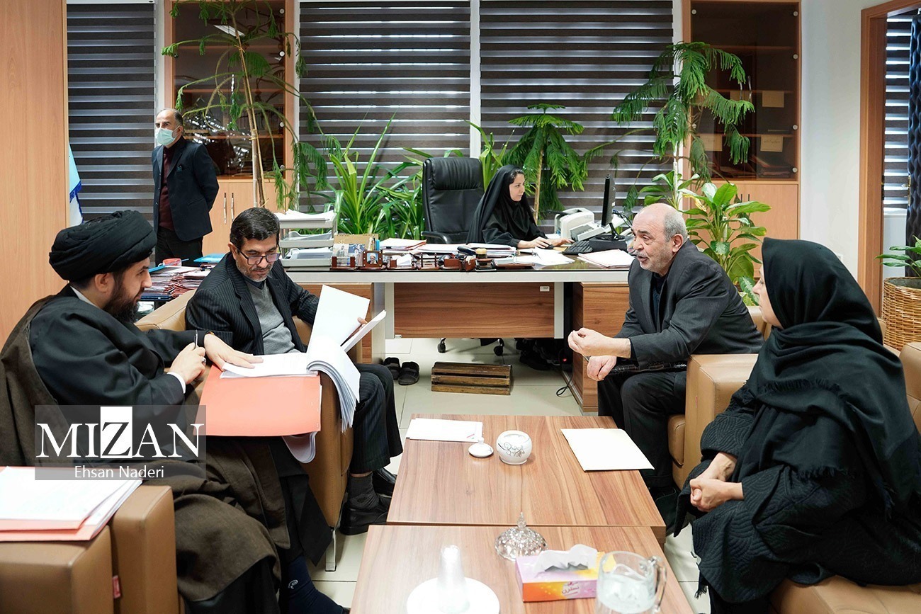 ۱۷۲ هزار و ۹۹۳ مورد ملاقات مردمی در فروردین ماه توسط مسئولان قضایی سراسر کشور انجام شد/ دریافت ۴۷ درخواست حقوقی از نمازگزاران در میز خدمت نماز جمعه تهران