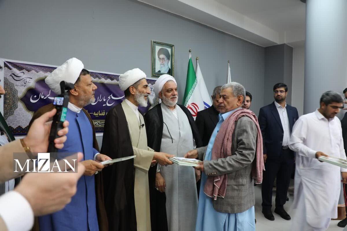 پادرمیانی رئیس مرکز حل اختلاف کشور برای حل اختلافات چندین ساله سه طایفه در کرمان و سیستان و بلوچستان