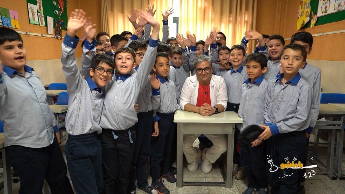 «با ما شو»؛ ترویج مهارت‌های ارتباطی و تفکر انتقادی در فضای صمیمی مدرسه