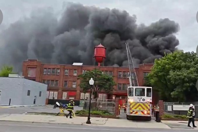 آتش‌سوزی گسترده در بالتیمور آمریکا؛ ۲۰۰ آتش‎نشان اعزام شدند