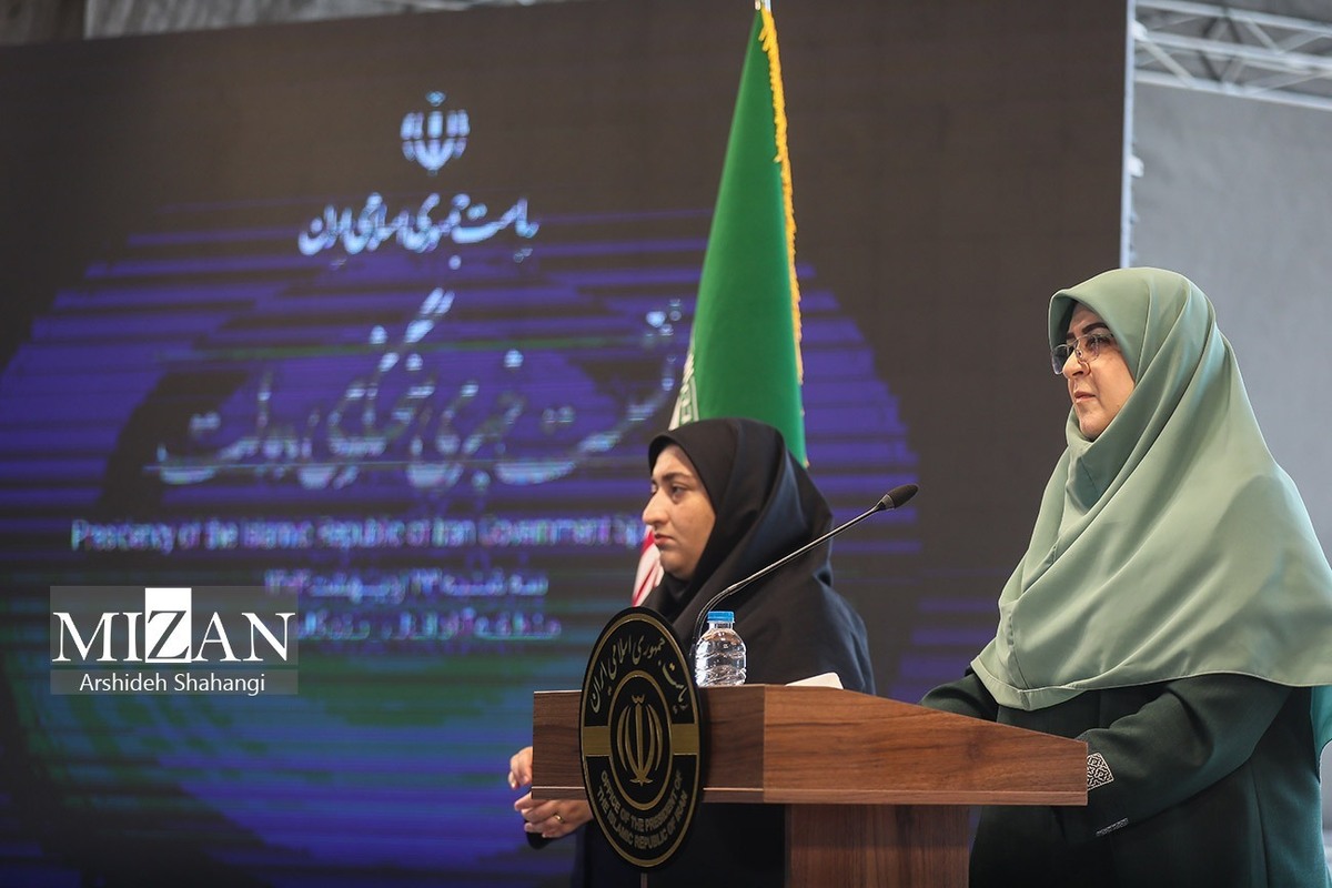 مهاجرانی: مجبور به تغییر ساعت کاری شدیم/ یکی از راهبرد‌های اساسی دولت جلوگیری از فشار بر معیشت مردم است