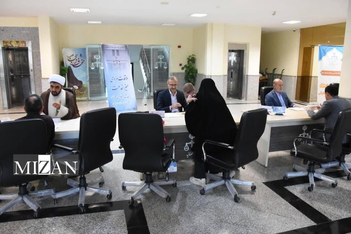 رئیس‌کل دادگستری خراسان جنوبی به درخواست‌های ۶۰ نفر از مردم در میز خدمت رسیدگی کرد