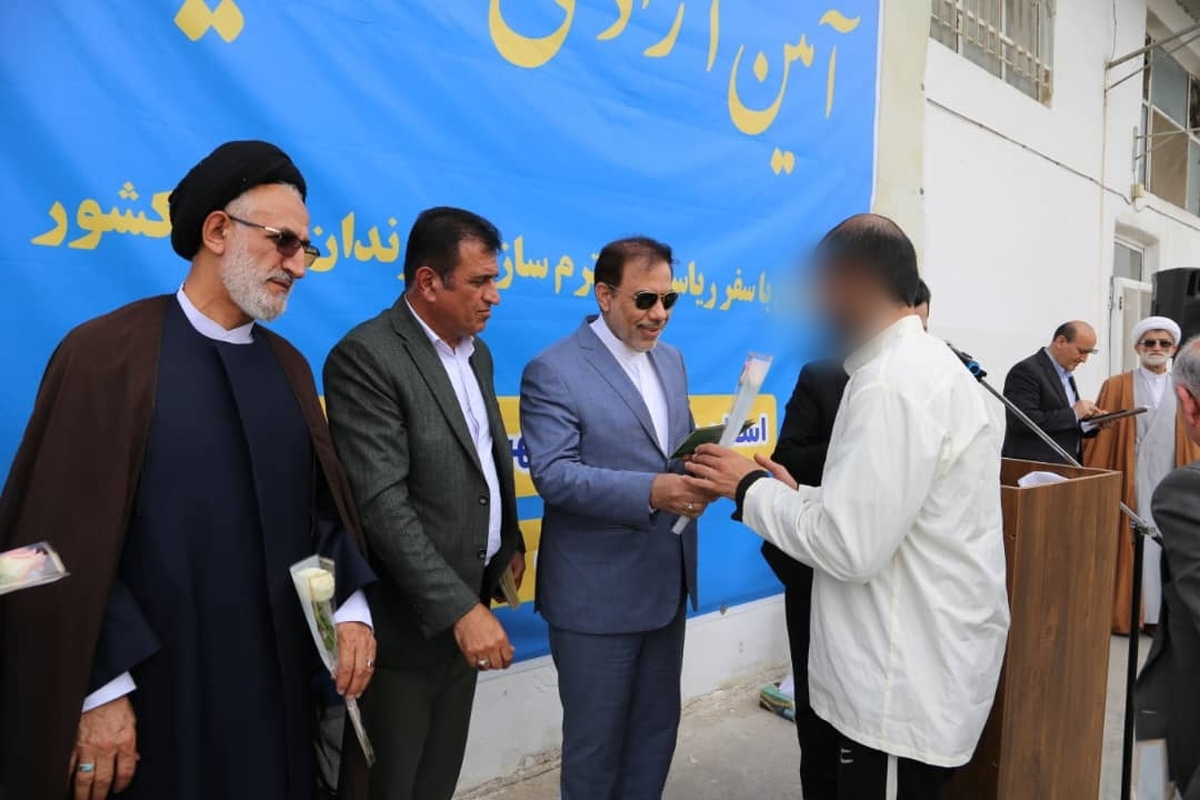 ۴۳ زندانی جرایم غیر عمد در جریان بازدید معاون اجتماعی و پیشگیری از وقوع جرم قوه قضاییه از زندان بهشهر آزاد شدند