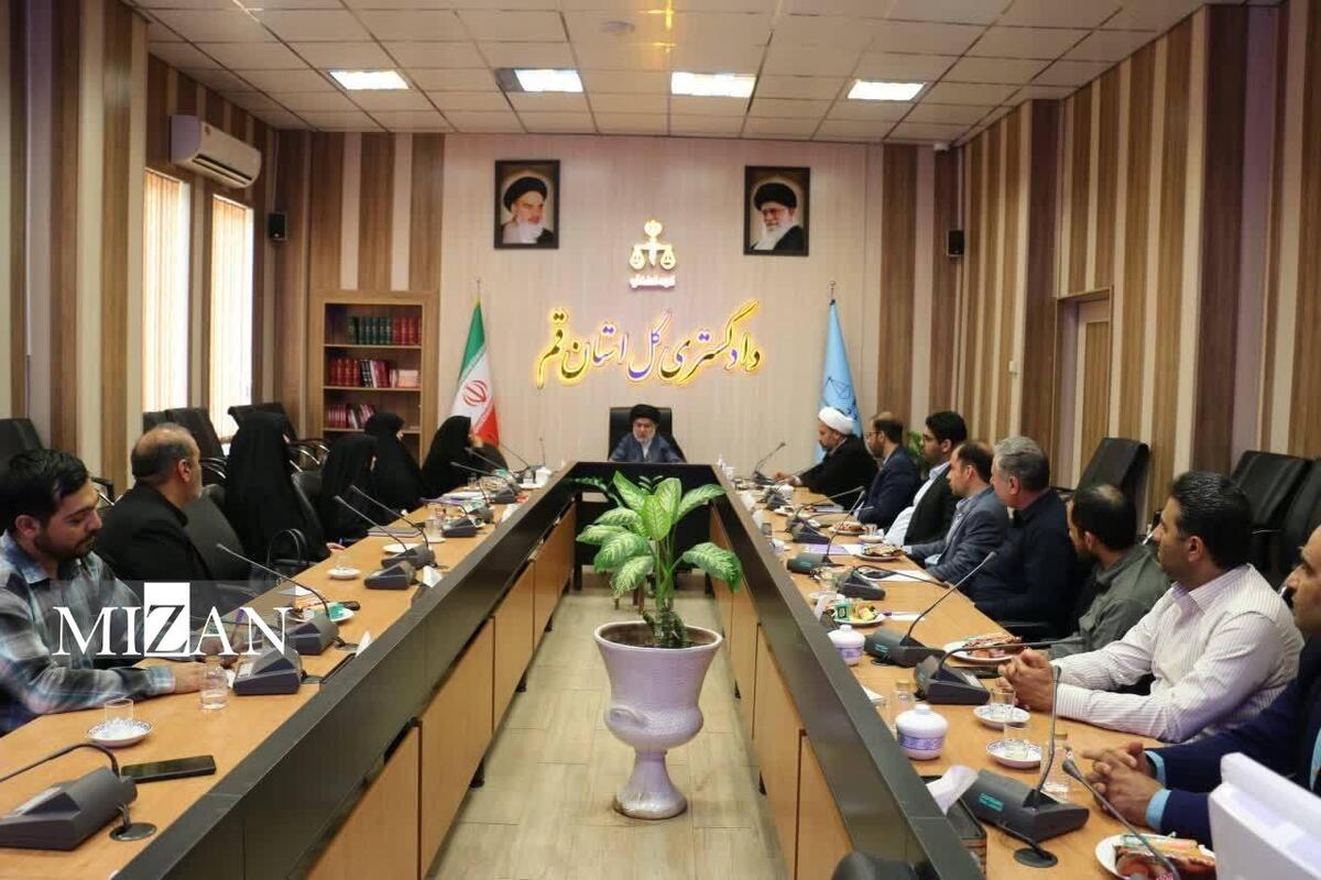 رئیس کل دادگستری استان قم با نیرو‌های ستاد دادگاه‌های صلح و شورا‌های حل اختلاف استان دیدار کرد