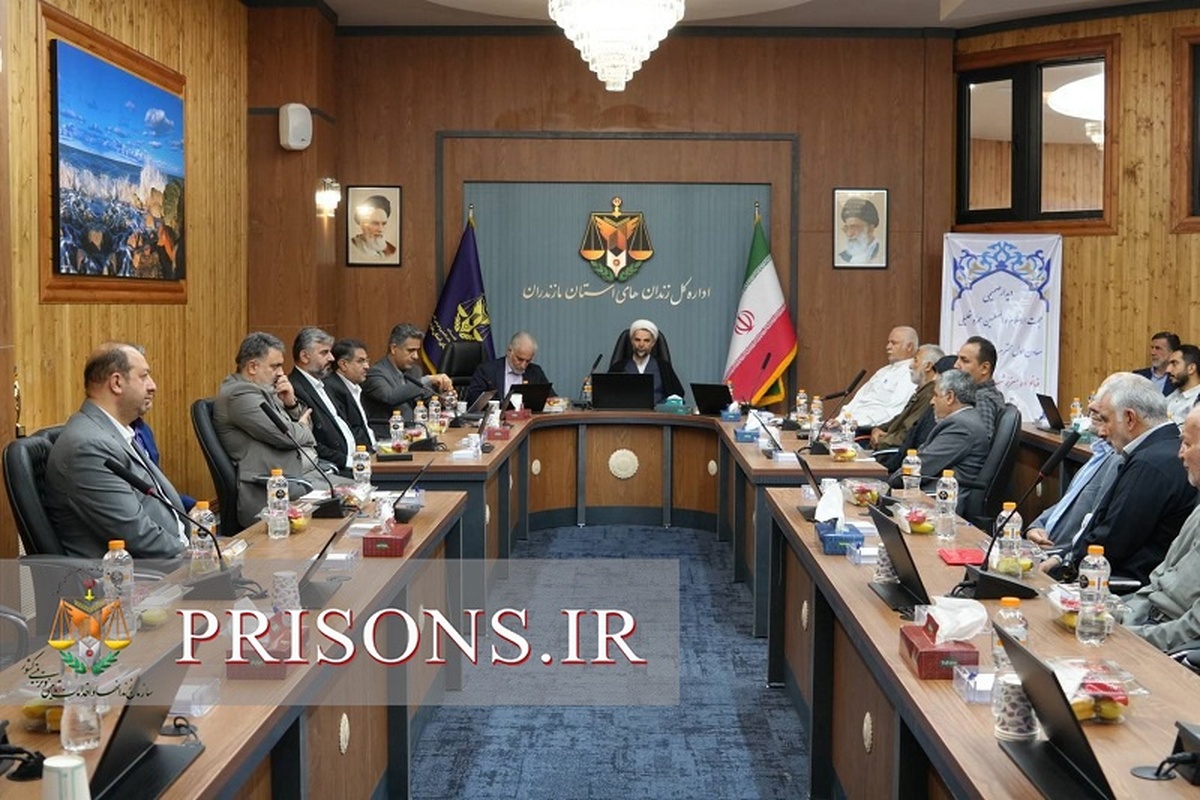 دیدار معاون اول قوه قضاییه و رئیس سازمان زندان‌ها با جمعی از خانواده‌های شهدا در استان مازندران