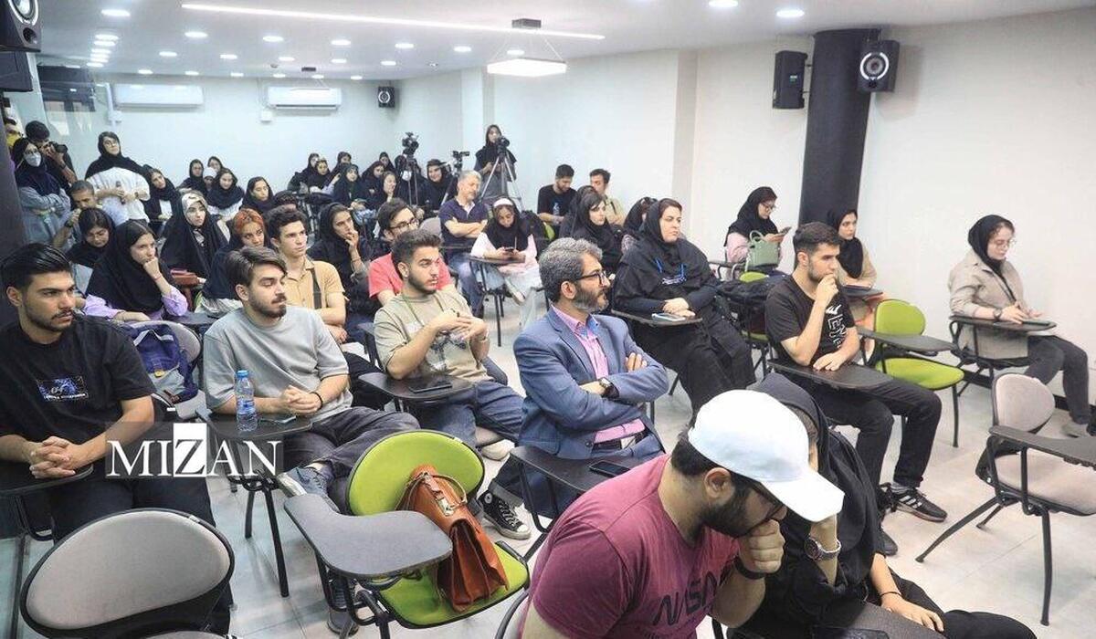 دانشجویان از گنجینه و باغ‌مجسمه حوزه هنری بازدید کردند/ انتقال تجربه اساتید هنر