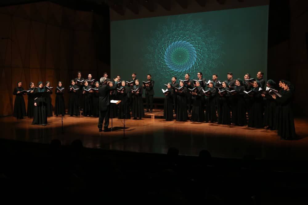 پاسداشت زبان فارسی با اجرای «هفت شهر عشق» توسط گروه کُر اردیبهشت