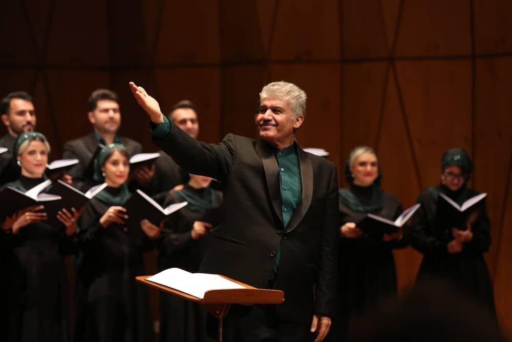 پاسداشت زبان فارسی با اجرای «هفت شهر عشق» توسط گروه کُر اردیبهشت