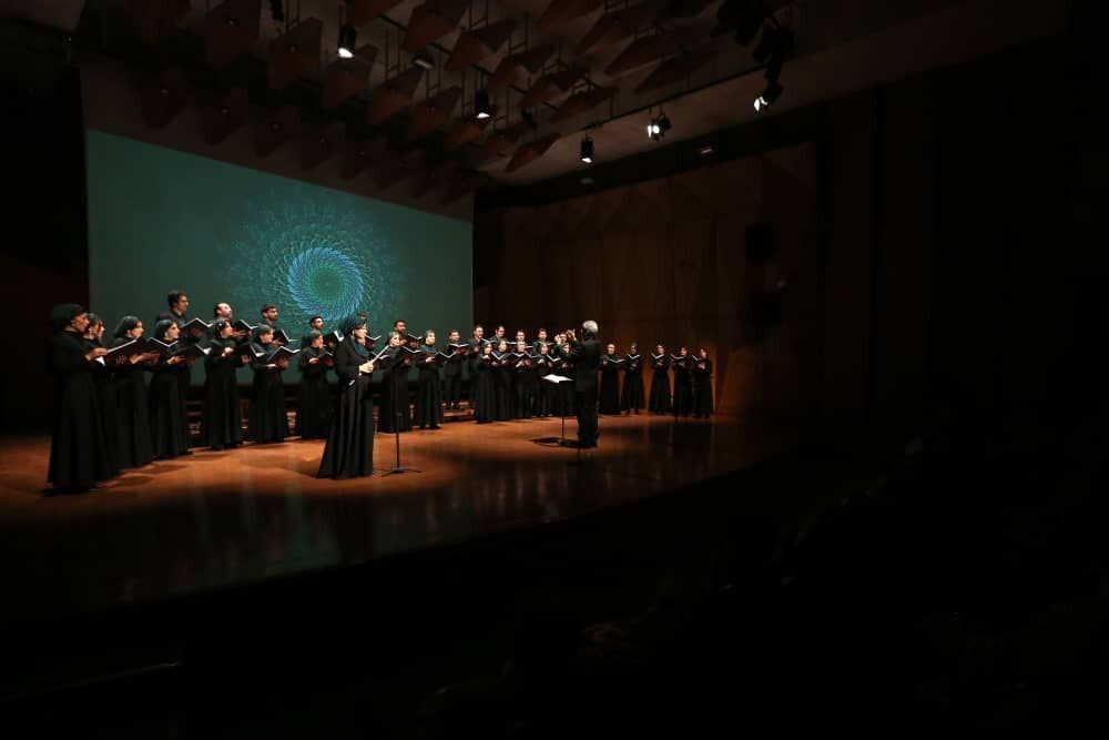 پاسداشت زبان فارسی با اجرای «هفت شهر عشق» توسط گروه کُر اردیبهشت