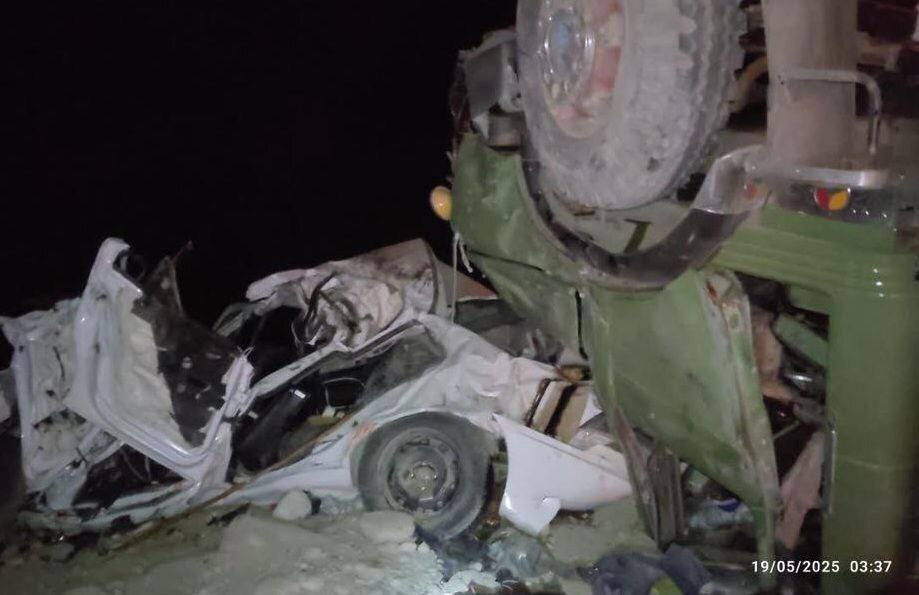 ۴ جان‌باخته و یک مصدوم بر اثر برخورد کامیون با سواری در جاده فیروزآباد به عسلویه