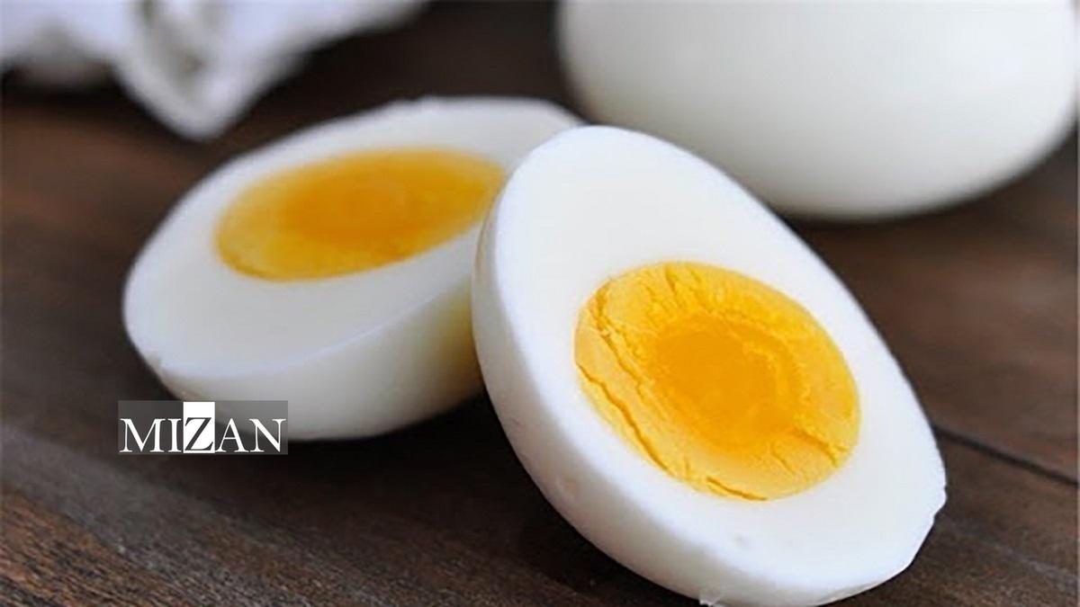 آیا مصرف تخم مرغ خام یا نیم‌پز برای سلامتی مفید است؟