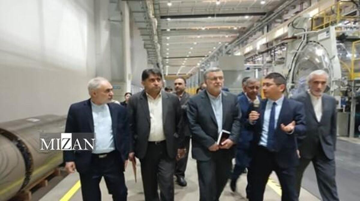 بازدید وزیر بهداشت  از کارخانه پیشرفته تجهیزات پزشکی در چین