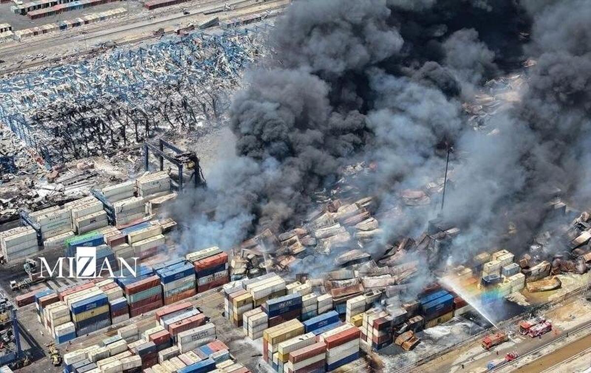 آخرین وضعیت بندر شهید رجایی در روز ۸ اردیبهشت؛ لکه‌گیری از روز گذشته آغاز شده و تاکنون ادامه دارد