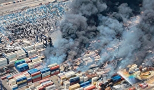 تصاویر دیده نشده از مجاهدت خلبانان و نیرو‌های امدادی در عملیات اطفای حریق بندر شهید رجایی