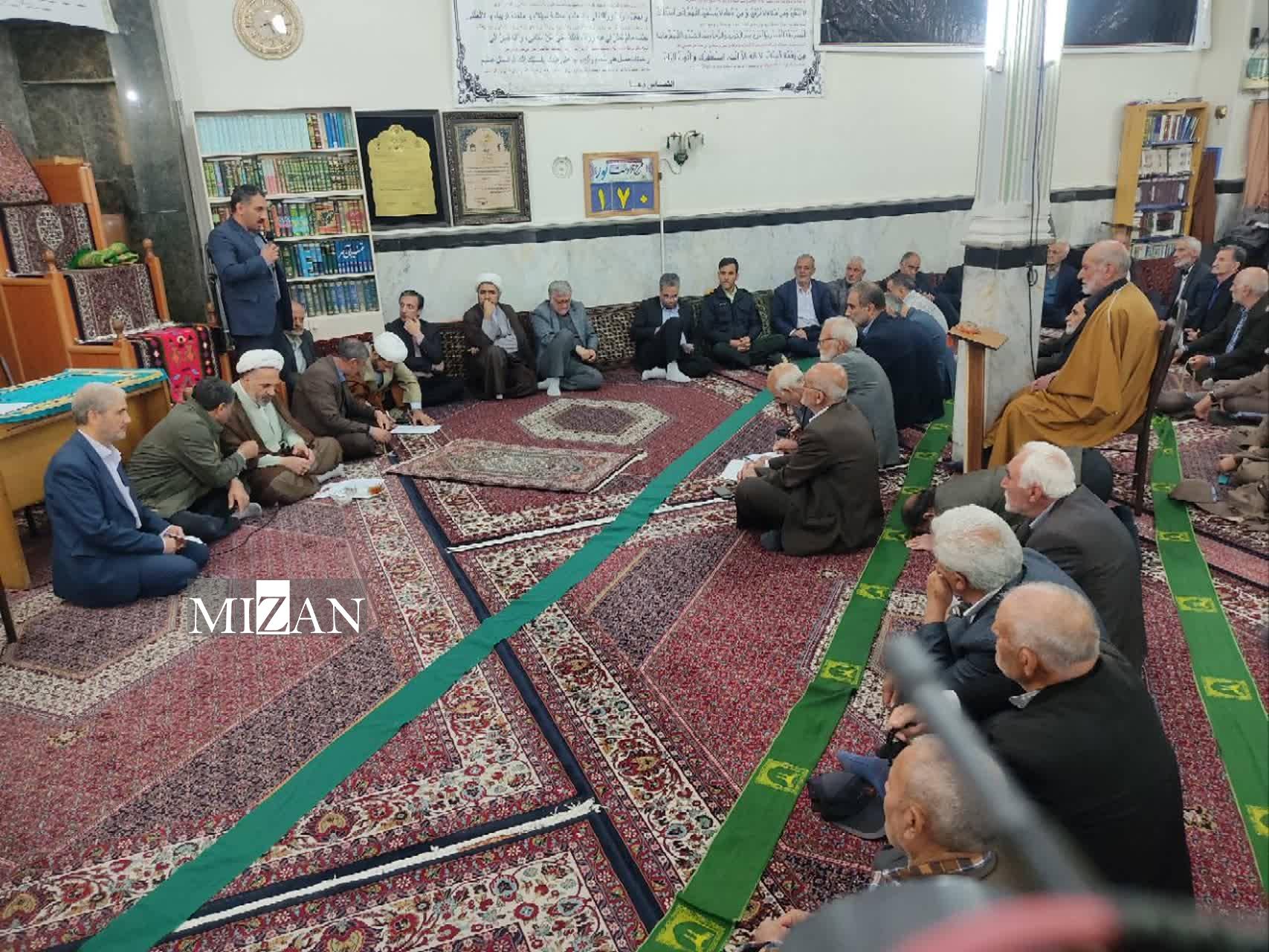 رئیس کل دادگستری استان زنجان با شهروندان منطقه کوی فرهنگ در مسجد قائم آل محمد (ص) دیدار کرد رئیس کل دادگستری استان زنجان با شهروندان منطقه کوی فرهنگ در مسجد قائم آل محمد (ص) دیدار کرد