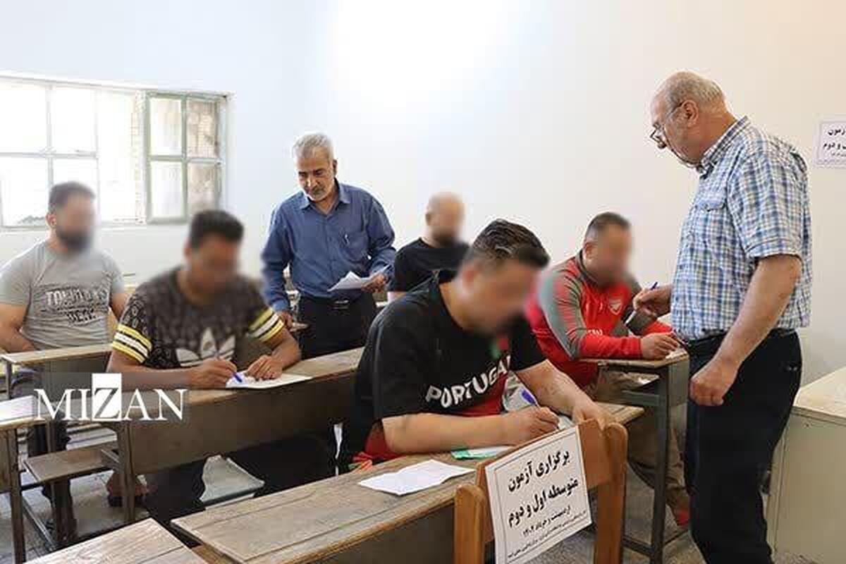 زندانیان ندامتگاه مرکزی کرج در آزمون پایان ترم مقاطع متوسطه شرکت کردند