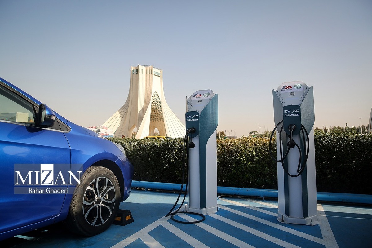 کاهش نرخ تعرفه ایستگاه‌های شارژ خودرو؛ مطالبه رانندگان تاکسی برقی از دولت