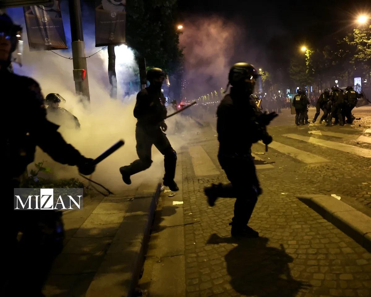 خشونت پلیس فرانسه علیه طرفداران فوتبال؛ ۳۰۰ نفر بازداشت شدند خشونت پلیس فرانسه علیه طرفداران فوتبال؛ ۳۰۰ نفر بازداشت شدند