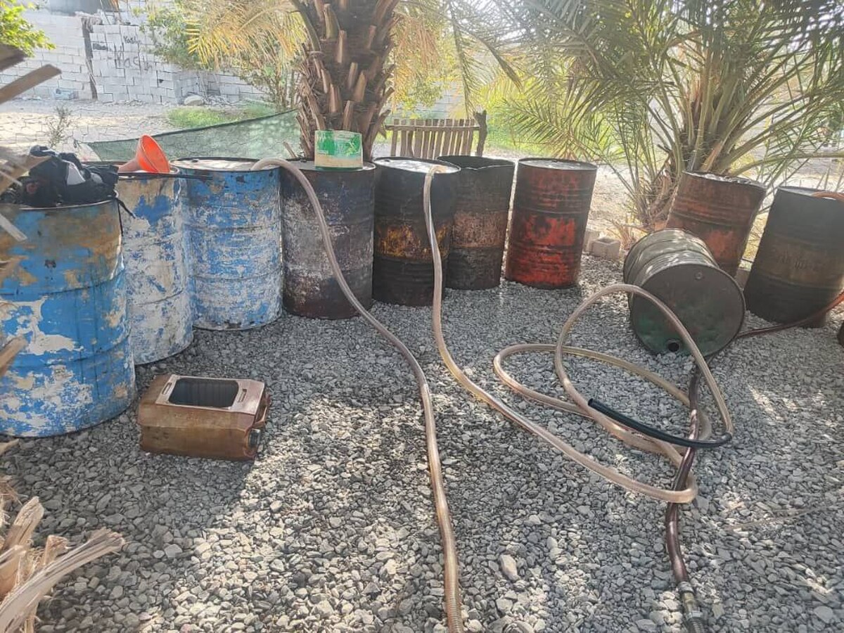۵۵ نفر از اتباع بیگانه غیر مجاز فعال در حوزه قاچاق سوخت در بندر کرگان شهرستان میناب دستگیر شدند