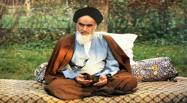 امام خمینی (ره)؛ استوار و با استقامت/ امام خمینی (ره) به همگان آموخت که همه ما در محضر خداوند هستیم