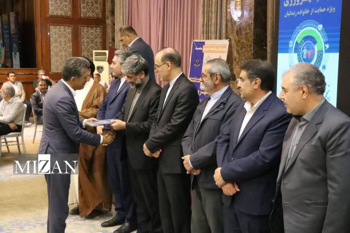 خیرین آذربایجان غربی در آیین نسیم مهرورزی به خانواده‌های زندانیان ۶۵ میلیارد ریال کمک کردند