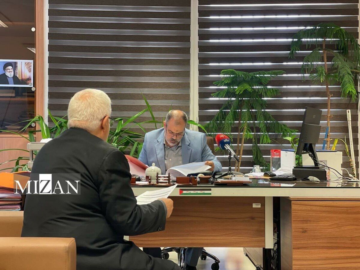 رئیس دبیرخانه ستاد اقتصاد مقاومتی قوه قضاییه در مرکز ارتباطات مردمی به مشکلات حقوقی و قضایی ۱۰ واحد تولیدی رسیدگی کرد