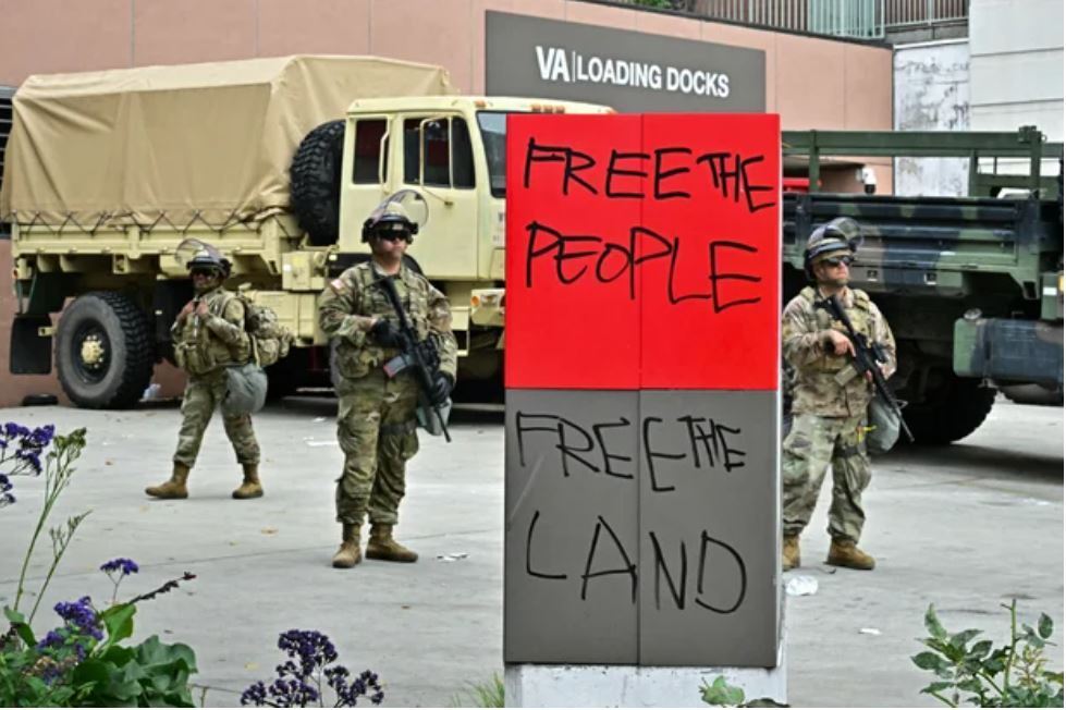 تشدید تنش میان دولت آمریکا و مقام‌های کالیفرنیا؛ ترامپ درصدد استقرار ۲ هزار نیروی دیگر گارد ملی در لس‌آنجلس