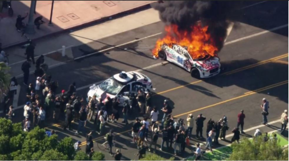 تشدید تنش میان دولت آمریکا و مقام‌های کالیفرنیا؛ ترامپ درصدد استقرار ۲ هزار نیروی دیگر گارد ملی در لس‌آنجلس