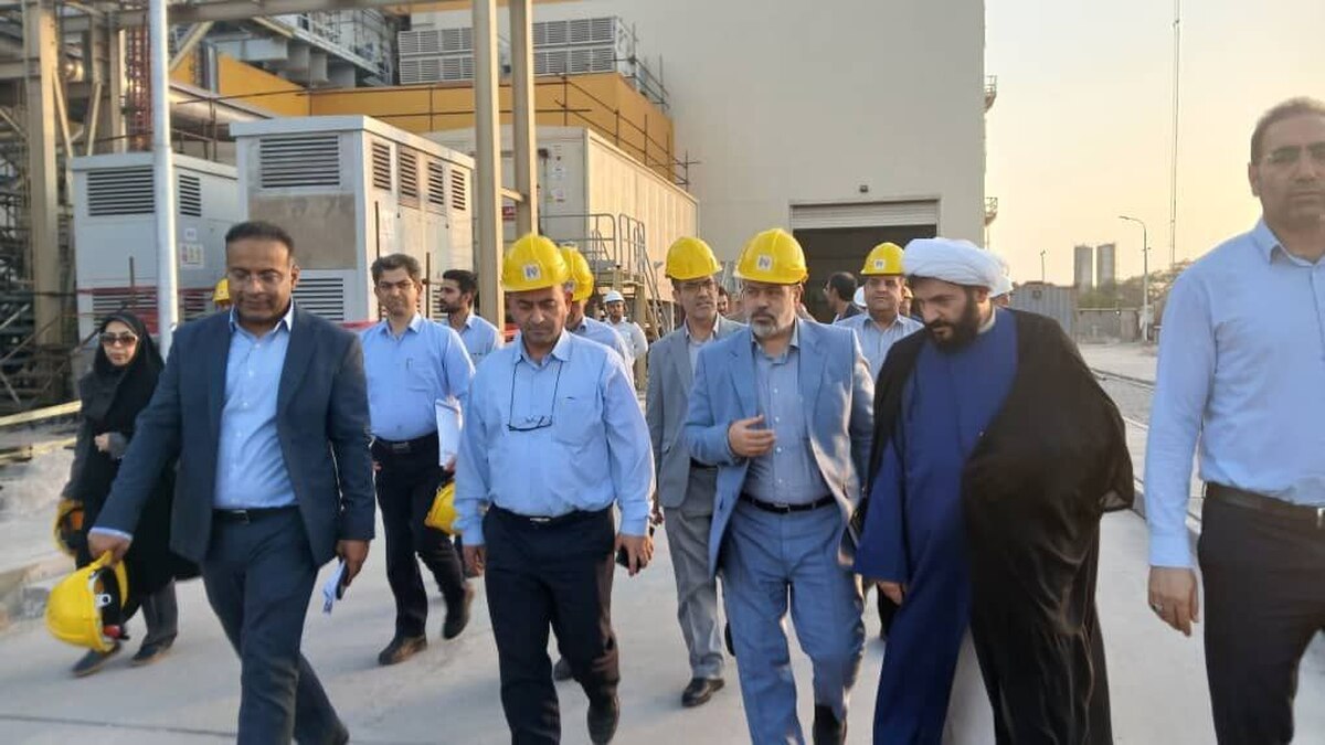 رئیس دبیرخانه ستاد اقتصاد مقاومتی قوه قضاییه از مجتمع آلومینیوم المهدی بندرعباس بازدید کرد