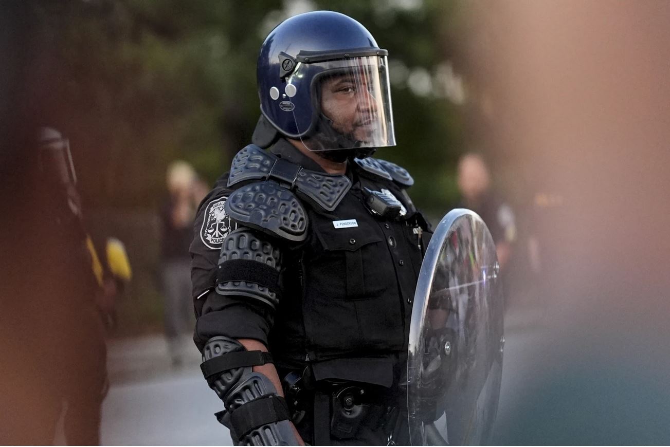 شهرهای آمریکا صحنه تظاهرات ضددولتی؛ نیروهای ویژه در چند شهر مستقر می‌شوند