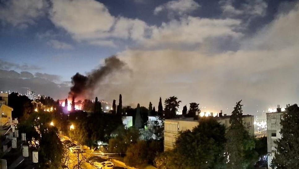 آغاز موج جدید عملیات وعده صادق ۳/ تلآویو، حیفا و ایلات هدف موشکباران ایران/ آتش به جان پالایشگاه حیفا افتاد/ افزایش تلفات رژیم صهیونیستی به ۱۴ نفر/ ۳۵ نفر مفقود شدند/ فرمانده جبهه داخلی اراضی اشغالی: روزهای سختی در پیش داریم/ آسیب به تاسیسات پالایشگاهی آغاز موج جدید عملیات وعده صادق ۳/ تلآویو، حیفا و ایلات هدف موشکباران ایران/ آتش به جان پالایشگاه حیفا افتاد/ افزایش تلفات رژیم صهیونیستی به ۱۴ نفر/ ۳۵ نفر مفقود شدند/ فرمانده جبهه داخلی اراضی اشغالی: روزهای سختی در پیش داریم/ آسیب به تاسیسات پالایشگاهی