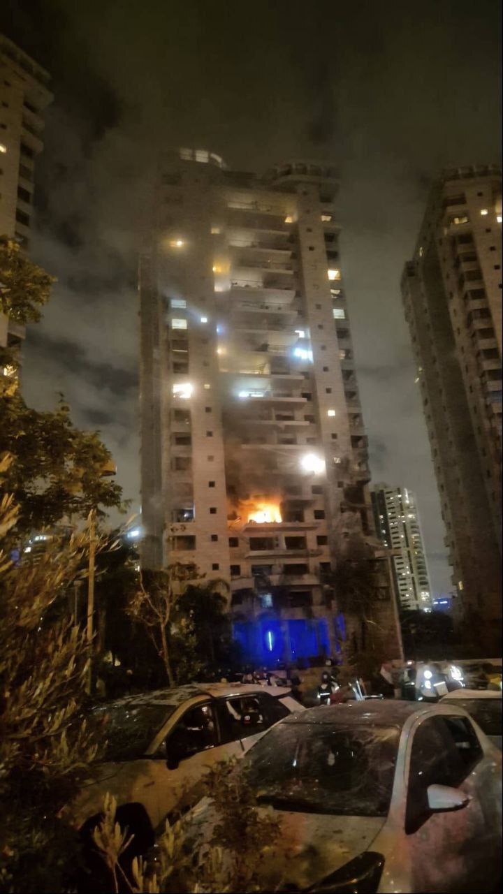 شلیک موشکهای ایرانی در سومین روز عملیات وعده صادق ۳/ آژیرهای هشدار در سراسر اراضی اشغالی فعال شده است/ در این عملیات ترکیبی دهها موشک و پهپاد نیروهای مسلح با عبور از لایههای متعدد پدافندی رژیم صهیونیستی به عمق سرزمینهای اشغالی اصابت کردند شلیک موشکهای ایرانی در سومین روز عملیات وعده صادق ۳/ آژیرهای هشدار در سراسر اراضی اشغالی فعال شده است/ در این عملیات ترکیبی دهها موشک و پهپاد نیروهای مسلح با عبور از لایههای متعدد پدافندی رژیم صهیونیستی به عمق سرزمینهای اشغالی اصابت کردند