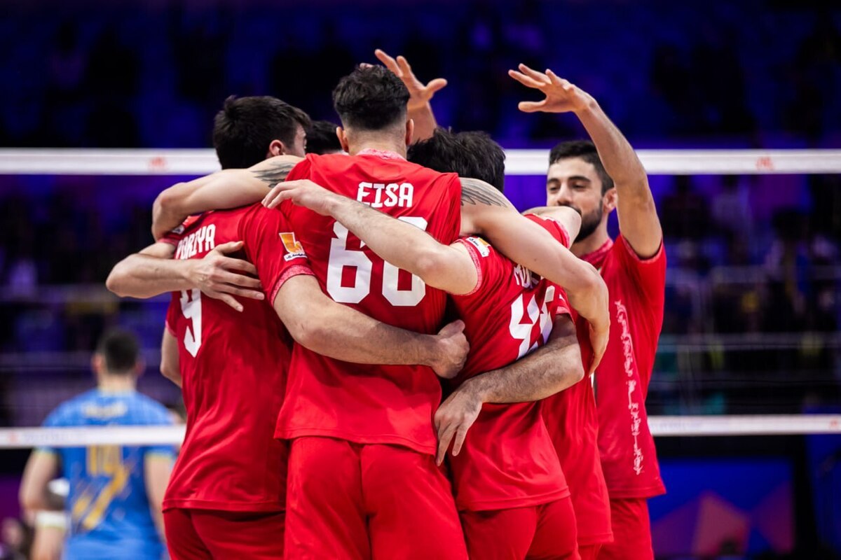 ملی‌پوشان والیبال راهی صربستان شدند/ ترکیب ایران در هفته دوم تغییری ندارد