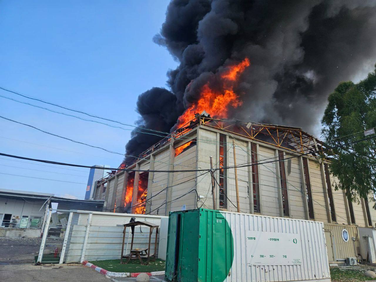 موج جدید حمله موشکی به اراضی اشغالی/ تلآویو در آتش و دود پس از اصابت موشکهای ایران/ موشکهای ایرانی به نقاط مختلف اراضی اشغالی اصابت کردند/ سفارت آمریکا در اراضی اشغالی تعطیل شد موج جدید حمله موشکی به اراضی اشغالی/ تلآویو در آتش و دود پس از اصابت موشکهای ایران/ موشکهای ایرانی به نقاط مختلف اراضی اشغالی اصابت کردند/ سفارت آمریکا در اراضی اشغالی تعطیل شد