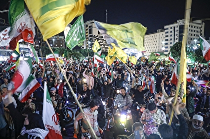 تجمع مردمی در میدان بیت المقدس مشهد