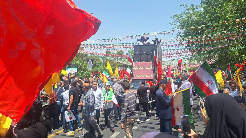 حضور پرشور و گسترده مردم پایتخت در مراسم عبادی سیاسی نماز جمعه ۳۰ خرداد