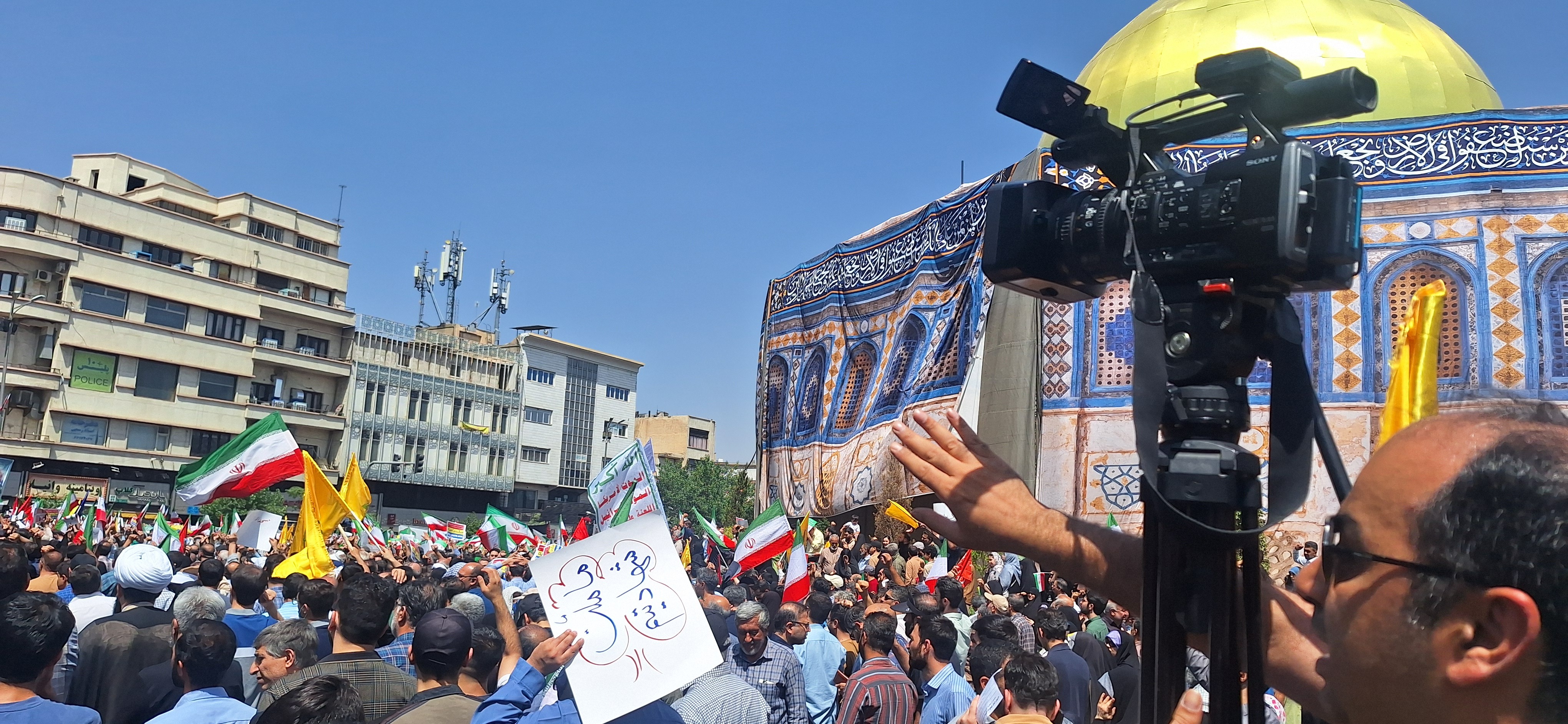 حضور معنادار و حماسی مردم ایران در نماز جمعه/ تهرانی‌ها خانوادگی به نماز جمعه آمدند