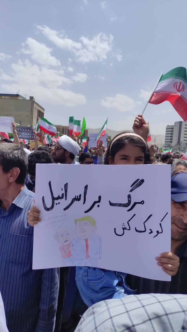 حضور معنادار و حماسی مردم ایران در نمازجمعه/ تهرانی‌ها خانوادگی به نمازجمعه آمدند