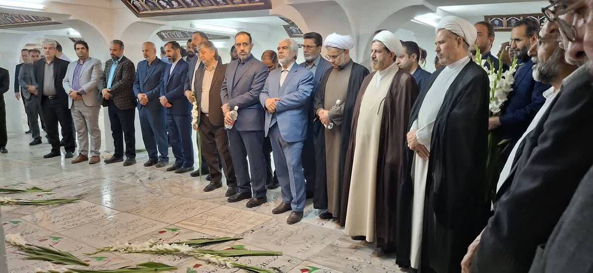 حضور مسئولان قضایی استان خراسان رضوی در آستانه هفته قوه قضاییه در مزار مطهر شهدا