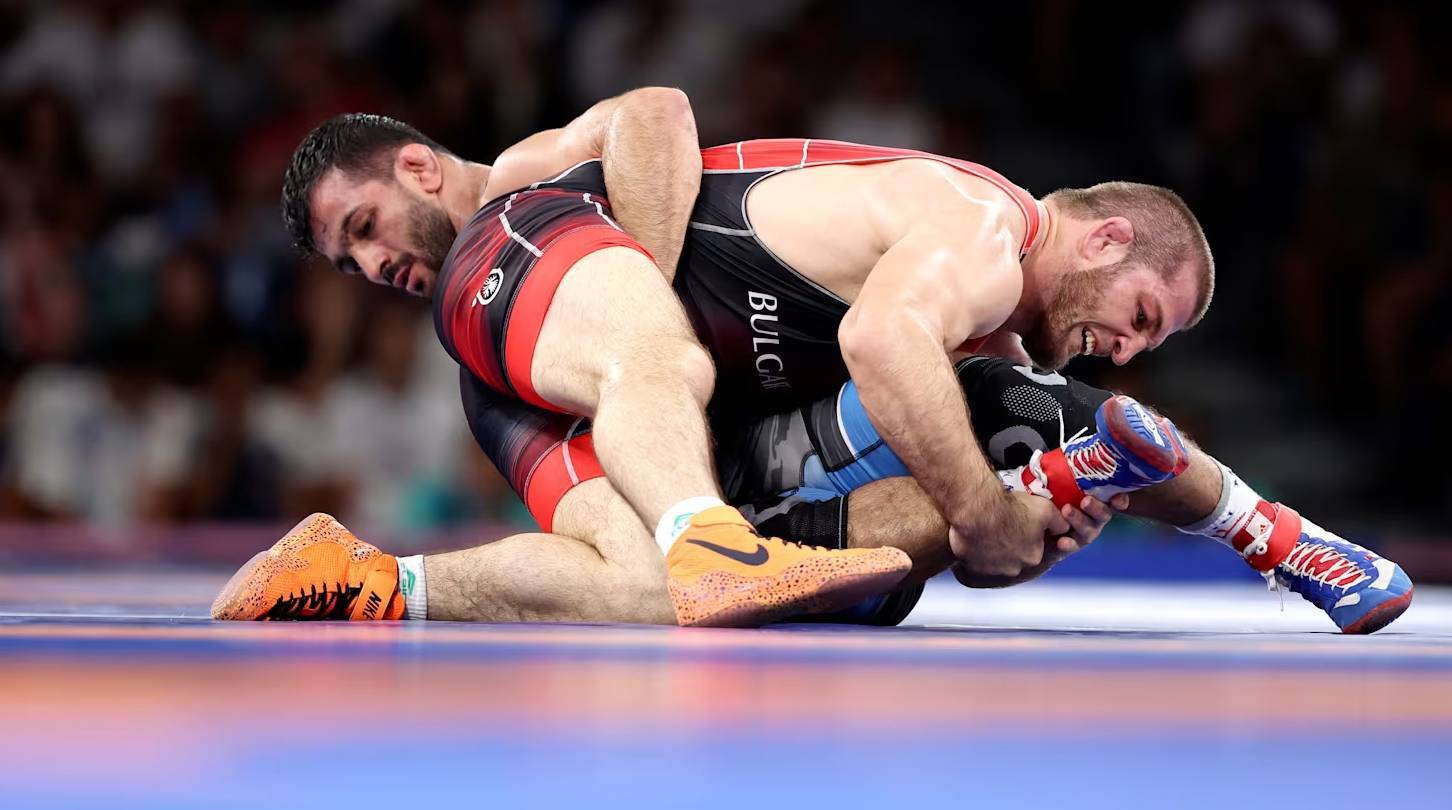 وقتی اخلاق بر قهرمانی چیره میشود/ حریف حسن یزدانی نماد حرکت جوانمردانه در بلغارستان وقتی اخلاق بر قهرمانی چیره میشود/ حریف حسن یزدانی نماد حرکت جوانمردانه در بلغارستان