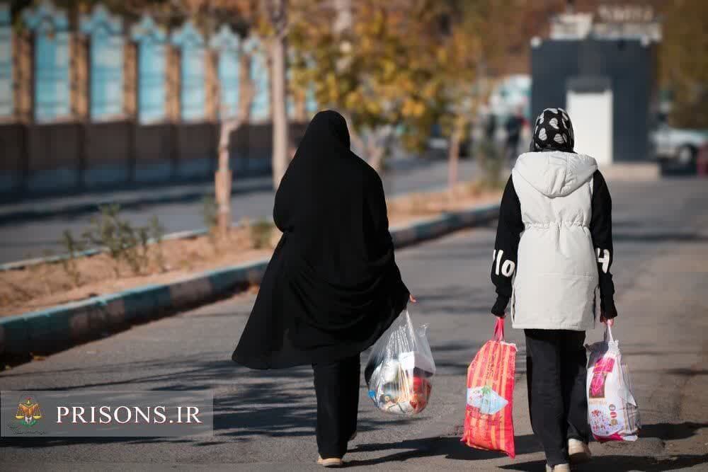 روایت تلاش‌هایی برای پر کردن یک جای خالی/ توزیع بیش از ۲۵ هزار سبد معیشتی بین خانواده‌های زندانیان نیازمند استان تهران و ایجاد اشتغال برای بیش از ۳ هزار زندانی در کارگاه‌ها و کارخانجات خارج از زندان 