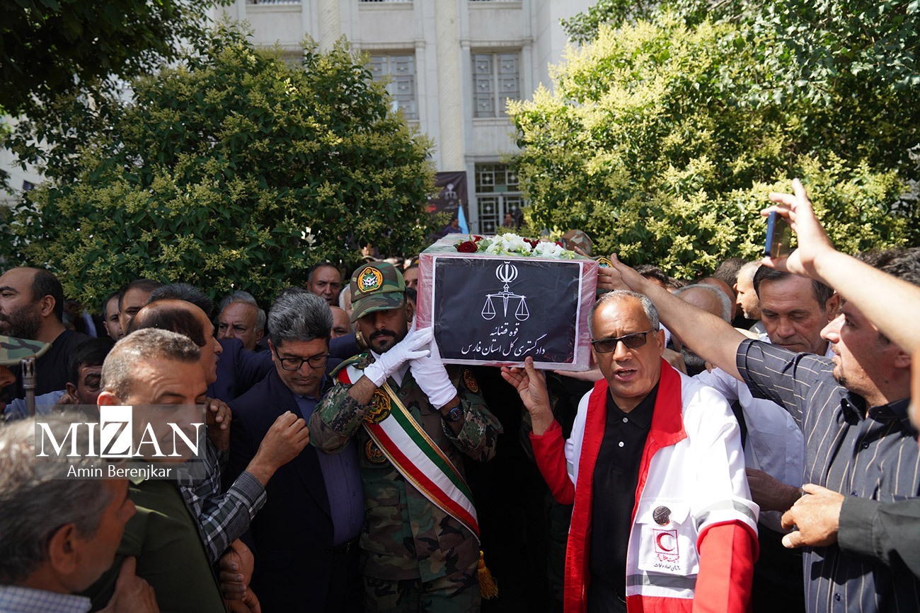 مراسم تشییع پیکر قاضی شهید احسان باقری در شیراز/ دادستان کل کشور: سرنخ‌های خوبی از عاملان ترور شهید باقری به دست آمده است