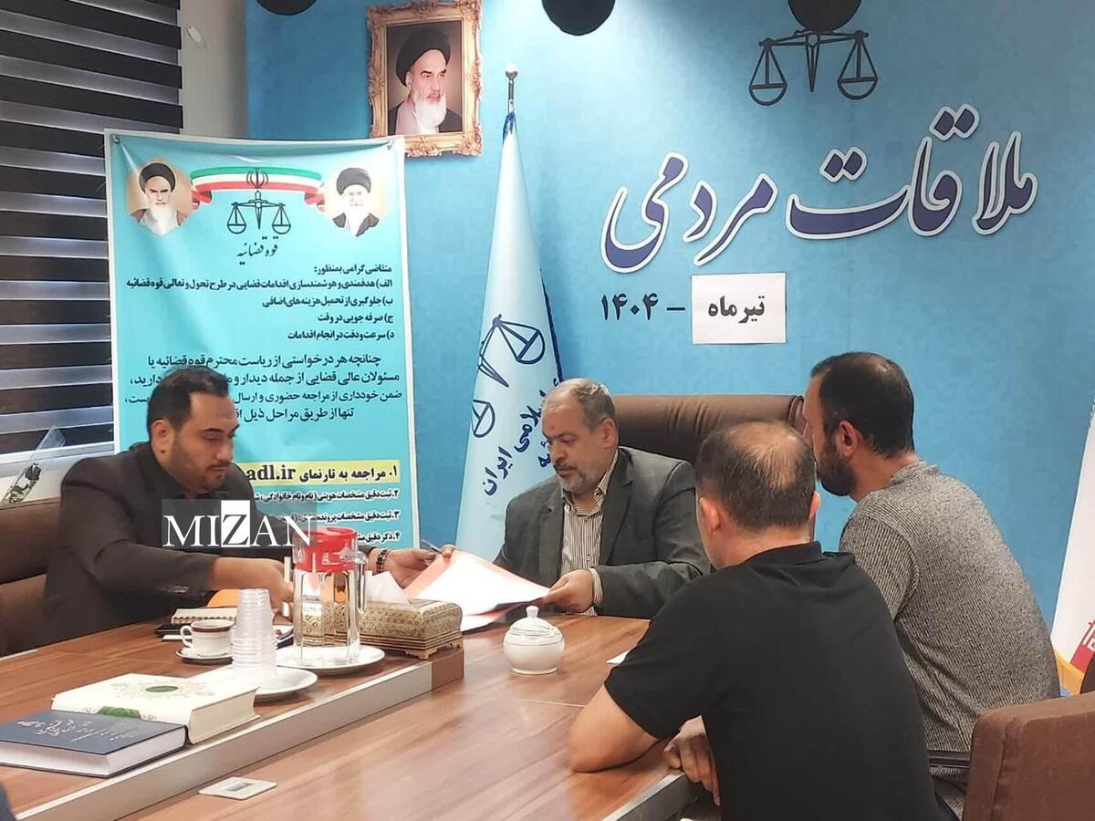 رئیس دبیرخانه ستاد اقتصاد مقاومتی قوه قضاییه در مرکز ارتباطات مردمی به مشکلات حقوقی و قضایی ۱۰ واحد تولیدی رسیدگی کرد