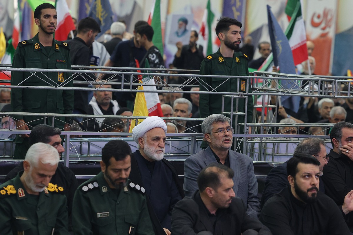 مراسم گرامیداشت شهدای اقتدار ایران اسلامی و شهدای جنایت صهیونیست‌ها در زندان اوین با حضور سران قوا برگزار شد