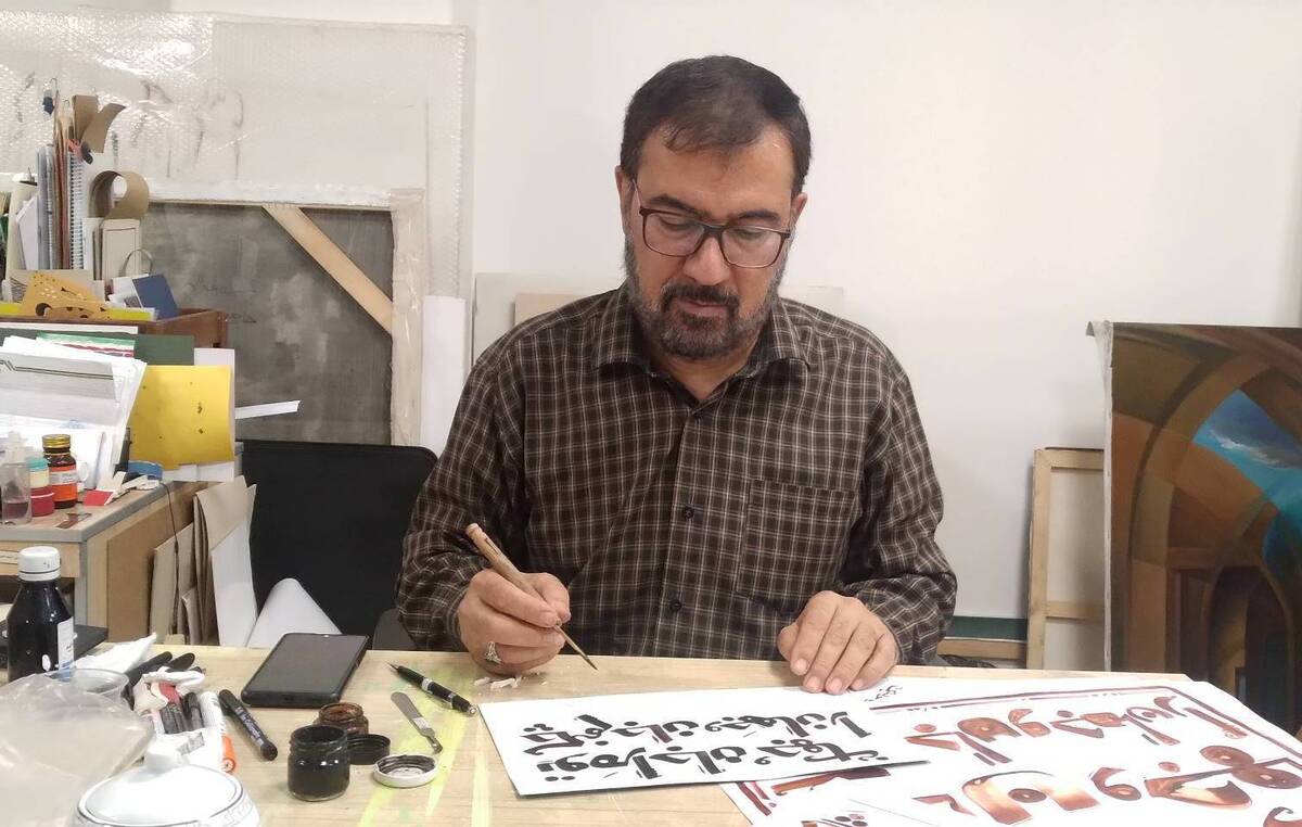 یک هنرمند خوشنویس به پویش
«به عشق امام حسین (ع) می‌بخشم» پیوست/ هنرمندان می‌توانند با اثرشان بخشش و مهربانی ترویج کنند/ از زیارت عاشورا تا بذل مهربانی