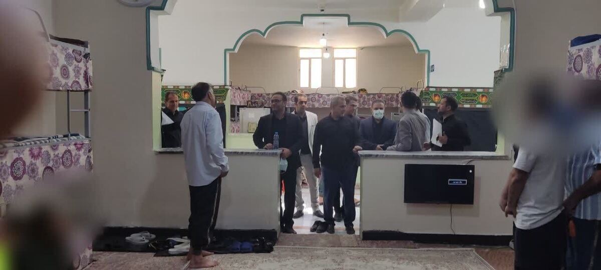 کمک به اشتغال به کار ۱۳ نفر زندانیان در جریان بازدید مسئولان قضایی از زندان مرکزی شهرستان بروجرد
