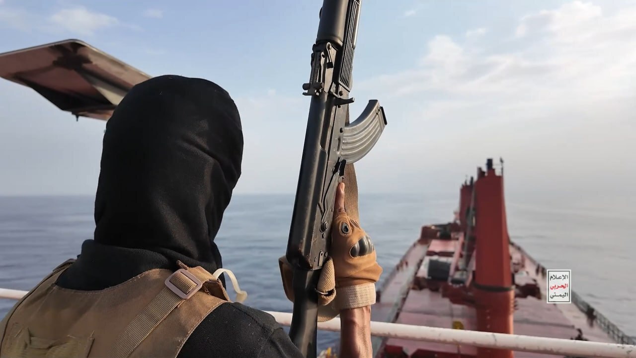 ارتش یمن تصاویر هدف قرار گرفتن و غرق شدن کشتی مجیک سیز را منتشر کرد